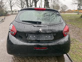 Peugeot 208  picture 4