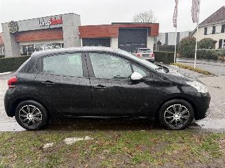 Peugeot 208  picture 6
