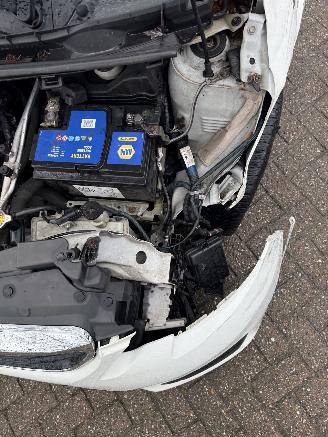 Peugeot 108  picture 13