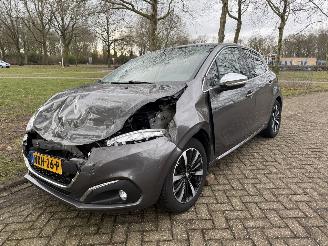 krockskadad bil auto Peugeot 208  2019/1