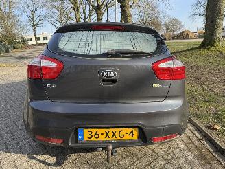 Kia Rio  picture 4
