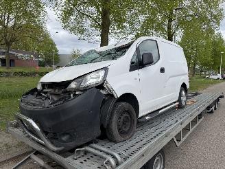 Damaged car Nissan Nv200  2015/1