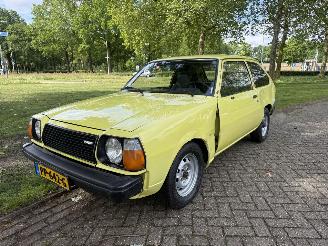 krockskadad bil auto Mazda 323  1978/1