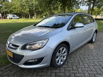 Schadeauto Opel Astra SPORTS TOURER 2013/1