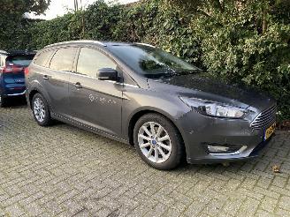 Damaged car Ford Focus 1.5 Automaat Kombi motor probleem 2016/3