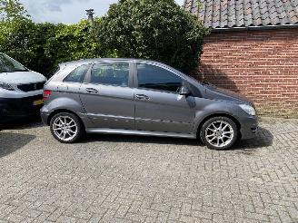 Unfallwagen Mercedes B-klasse 180 Business Class automaatbak en motor uitgevallen VASTE PRIJS/FINAL PRICE 2010/6