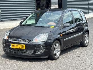 skadebil auto Ford Fiesta 1.25 16V Hatchback  Benzine 1.242cc 55kW (75pk) FWD 2006/1