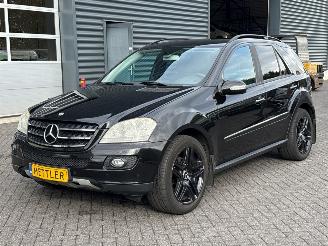Damaged car Mercedes ML 3.0 ML-280 CDI 4-Matic V6 24V SUV  Diesel 2.987cc 140kW (190pk) 4x4 2006/1