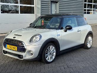 Schadeauto Mini Cooper S 2.0 16V Cooper S Hatchback 2Dr Benzine 1.998cc 141kW (192pk) FWD 2014/8