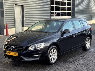 damaged passenger cars Volvo V-60 1.6 T3 16V Combi/o  Benzine 1.598cc 110kW (150pk) FW 2014/2