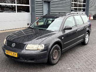 krockskadad bil auto Volkswagen Passat 1.8 20V Combi/o  Benzine 1.781cc 92kW (125pk) FWD 2000/11