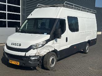 krockskadad bil bedrijf Iveco New daily L4H2 5 persoons Diesel 2.998cc 132kW (179pk) RWD 2016/12