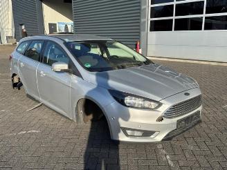 Purkuautot passenger cars Ford Focus  2015/11
