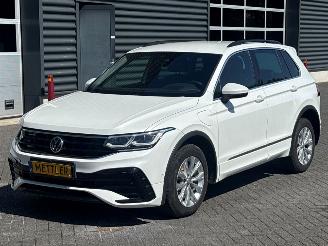 Damaged car Volkswagen Tiguan R-Line 1.4 TSI eHybrid 16V SUV  Elektrisch Benzine 1.395cc 180kW (265pk) FWD 1.4 TSI eHybrid 16V SUV  Elektrisch Benzine 1.395cc 195kW (265pk) FWD 2021/6