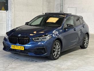 Unfallwagen BMW 1-serie 116d 1.5 12V TwinPower Hatchback  Diesel 1.496cc 85kW (116pk) FWD 2021/7