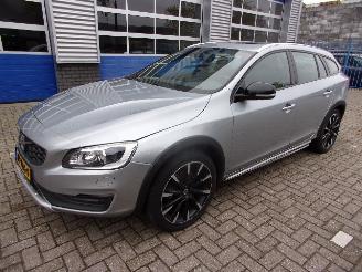 Damaged car Volvo V-60 CROSS COUNTRY 2.0 T5 NORDIC+ 2017/2