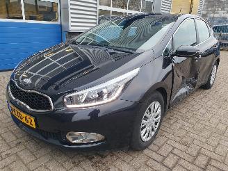 Schadeauto Kia Cee d 1.6 GDI Business Pack 2013/7