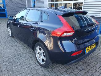Volvo V-40 2.0 D2 Kinetic Automaat picture 3