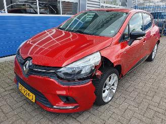 krockskadad bil auto Renault Clio 0.9 TCe Limited 2016/11