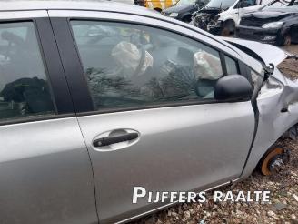 Toyota Yaris Yaris II (P9), Hatchback, 2005 / 2014 1.33 16V Dual VVT-I picture 12