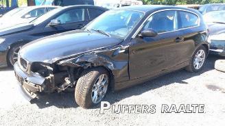Vrakbiler auto BMW 1-serie 1 serie (E81), Hatchback 3-drs, 2006 / 2012 118i 16V 2008/1