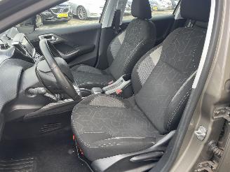 Peugeot 2008 1.2 PureTech Active AUTOMAAT N.A.P PRACHTIG!!! NL AUTO picture 7