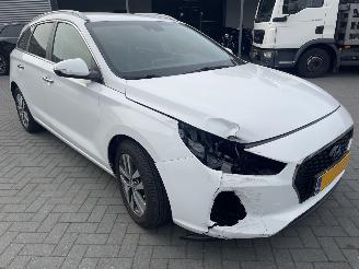 Hyundai I-30 Wagon 1.0 T-GDI Premium N.A.P NL AUTO PRACHTIG!!! picture 3