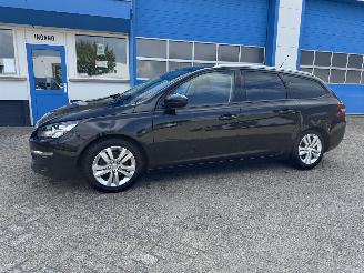 krockskadad bil auto Peugeot 308 1.2 PURE TECH  BLUE LION 2017/4