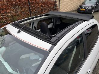 Peugeot 108 1.2  5-drs Top! Roland Garros picture 21