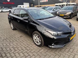 krockskadad bil auto Toyota Auris 1.2 T Sports Dynamic 116pk 2018/2