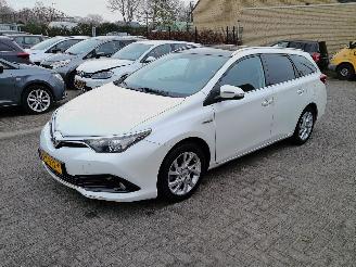Toyota Auris 1.8 Hybrid Pano Automaat picture 2