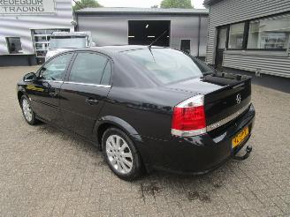 Opel Vectra 2.2-16V Cosmo sedan picture 3