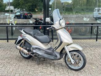 skadebil motor Piaggio Beverly 500  2004/6