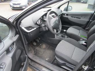 Peugeot 207 SW 1.6 VTI Premiere picture 9