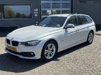 krockskadad bil auto BMW 3-serie 316D Touring Executive 2017/3