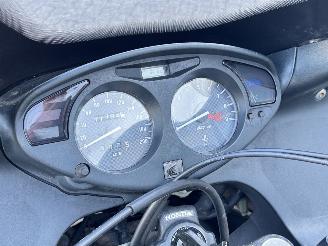 Honda Deauville NT 650 picture 13