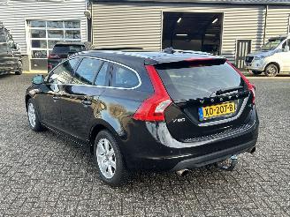 Volvo V-60 2.0 T5 Kinetic 245PK Automaat picture 3