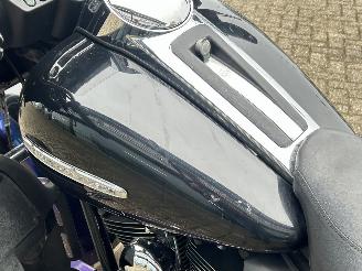 Harley-Davidson Electra Glide 103 FLHTK Electra Glide Ultra Limited picture 11