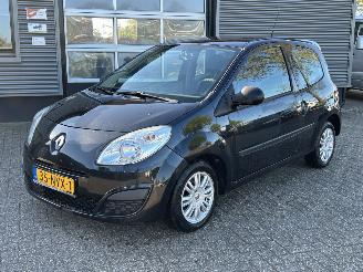 krockskadad bil auto Renault Twingo 1.2 Night & Day 2009/6