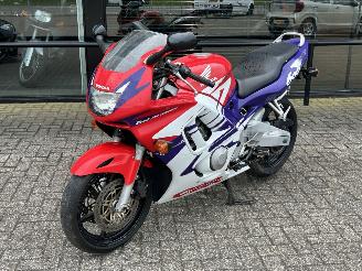 Vaurioauto  motor cycles Honda CBR 600 F 1998/3