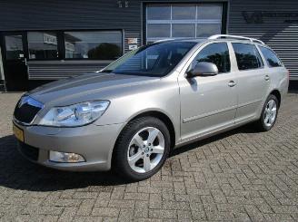 skadebil auto Skoda Octavia Combi 1.2 TSI Elegance 2012/1