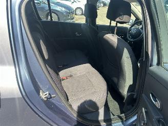 Renault Clio 1.6-16V Privilège picture 12