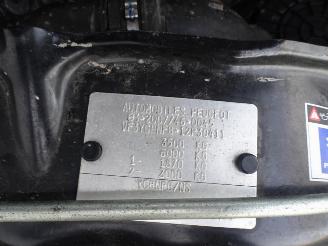 Peugeot Boxer 335 2.2 BlueHDi 140 L2H2 Premium LET OP 1 E VERSNELING STUK WEL GEWOON RIJDBAAR !!!!!! picture 36