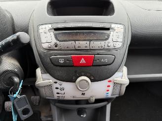 Peugeot 107 1.0-12V Urban Move AIRCO Hatchback 5-dr. picture 20