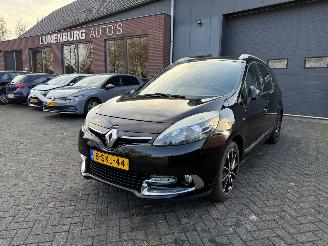 Vaurioauto  passenger cars Renault Scenic 1.2 TCe Bose (MPV 5-dr.) 2013/11