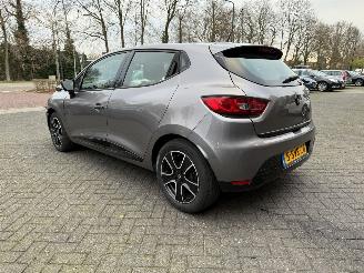 damaged passenger cars Renault Clio 0.9 TCe Authentique  Hatchback 5-dr. 2013/12