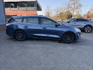 Ford Focus 1.0 EcoBoost Titanium Business picture 6