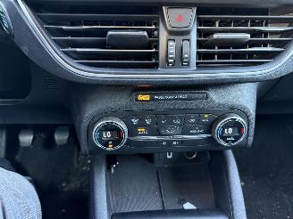 Ford Focus 1.0 EcoBoost Titanium Business picture 27