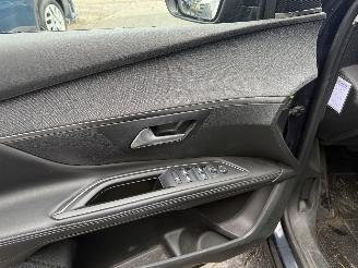 Peugeot 5008 1.2 PureTech Allure (SUV 5-dr.) picture 16