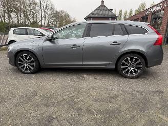 Volvo V-60 2.4 D6 Twin Engine R-Design picture 2
